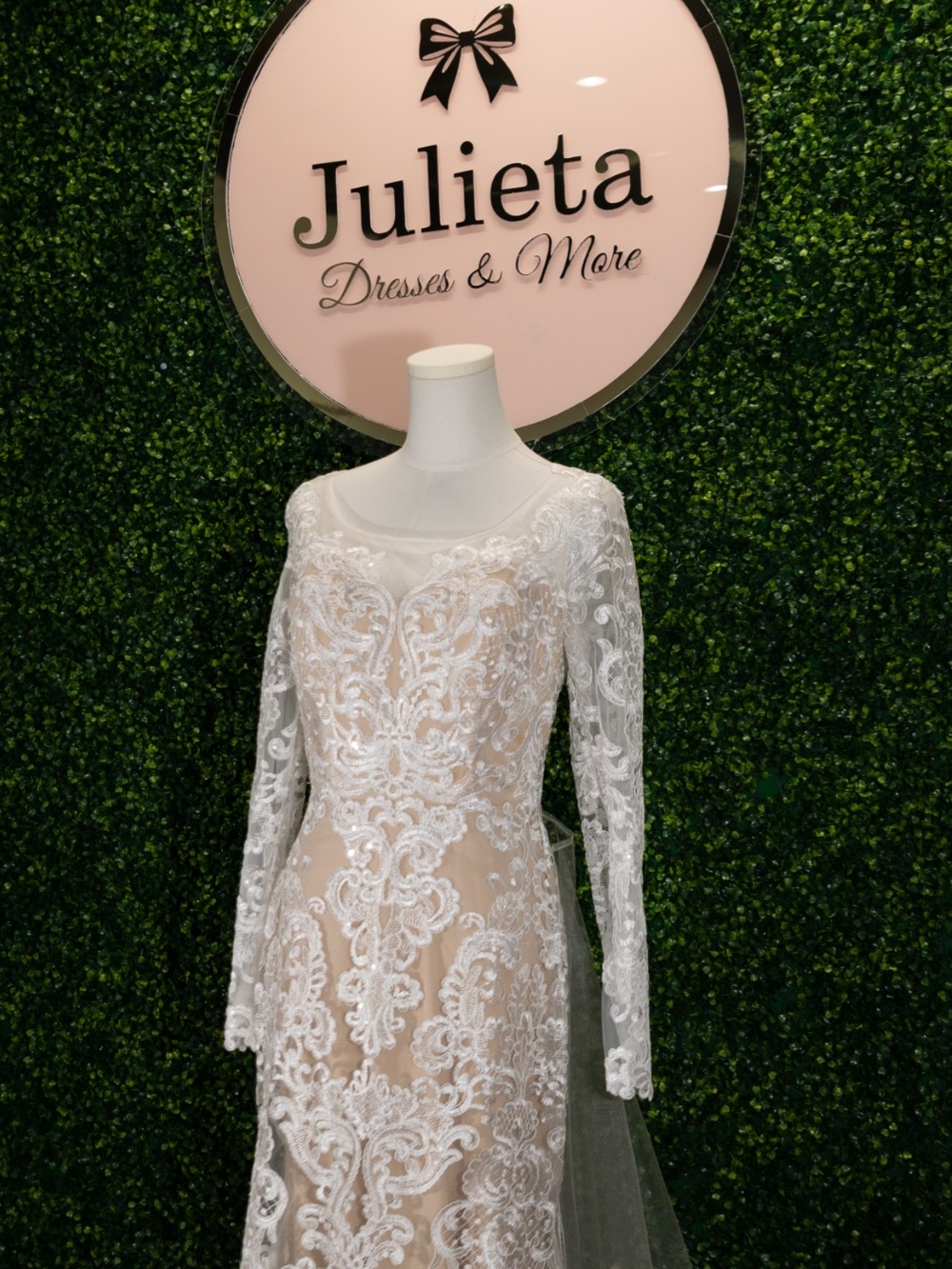 White Lace Long-Sleeve Bridal Gown